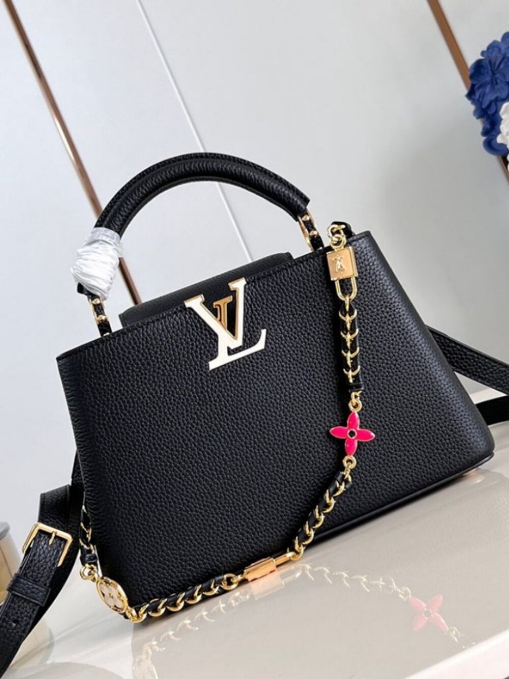 Capucines BB gloves by Louis Vuitton